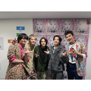Sho Nishigaki Instagram - 💐🦜

TGCありがとうございました！

今回のステージのテーマは「1960年代」
ということで、リーゼントでの登場でした。

気持ちはジョントラボルタです🕺

さてさて、お友達がたくさんいまして
たくさん写真を撮りました。

こうき
同じ楽屋で仲良くなった杢代くん
もーりー兄弟のお二方
(4人で撮ってる時に混ぜてもらった)

楽しかったです！！

改めて、ありがとうございました〜！