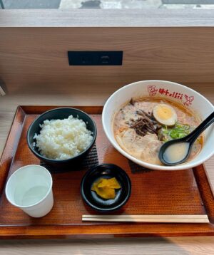 Sho Nishigaki Instagram - 🍜🐎
⁡
TGC熊本2024
ありがとうございました！
⁡
2ステージも歩かせていただけました。
⁡
今回も楽屋は友達と同じでした。
楽しかった✌️
⁡
ラーメンもいただきました。
⁡
最高です。
⁡
また伺います、熊本🐻