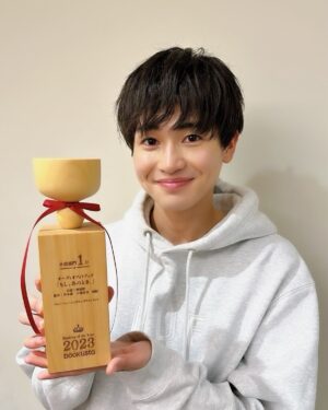 Sho Nishigaki Instagram - 🏆📻
⁡
オーディオフォトブック「もし、あのとき。」
が2023年のReader Store小説部門年間ランキングで1位を獲得しました！
⁡
ありがとうございます。
⁡
これからもぜひ、たくさん聴いてください🪸
⁡
素敵なトロフィー🏆