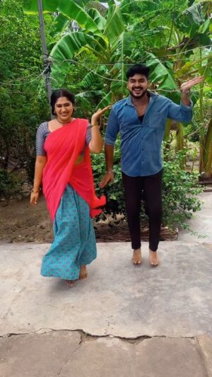 Shobanaa Uthaman Instagram - Reel with my reel thambi 🤗
.
.
.
.
.
.

#Reel#tamil#tamilreels#tamilsong#reeltoreel#reelvideo#reelsinstagram#reelsindia#reels#reel#reelslife#reelitfeelit#reellife#kollywood#instagood#instavideow#saree#sareelove#TamilPonnu#trending#tamilcomedy#vijaytv#vijaytvserial#vijaytelevision#vijaytvshow#muthazhagu