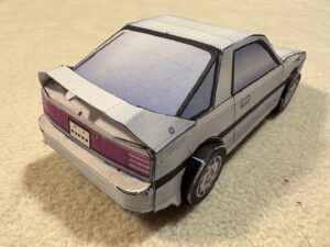 Shōhei Osada Instagram - 息子に頼まれたスープラ70（激シブ）のめっちゃめっちゃ細かいペーパークラフトを3時間かけて作り上げ、我ながら上出来と思い渡すと「へーかっこいい（棒読み）」と2回前後させて遊び終了、、、
次のやつを作ってくれという。。。

こんなパワハラあっていいんかよ！！泣

#休み
#ペーパークラフト
#子供
#パワハラ
