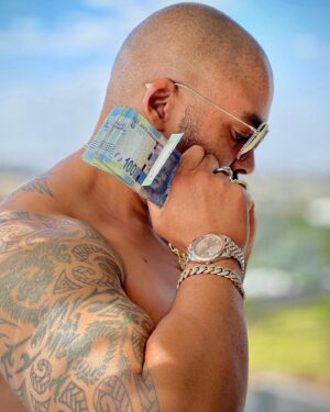 Shona Ferguson Instagram - 🎶🎵 @nipseyhussle music on repeat since this morning. I asked wifey @connie_ferguson to take this pic inspired by Nip. His work lives forever. #TheMarathonContinues 

The beauty of what we do in the arts is that even when we are gone our work lives forever. If you think about it, life in general is the same. No matter what we do today, we will be remembered for the work we did, our contributions to society. It definitely gave me a moment to reflect (which I do often 😉) What do I want to be remembered for...

A GUY WHO DID HIS BEST, IN HUMILITY & GAVE IT HIS ALL, BY THE GRACE OF GOD 🙏🏽

OK.. let me go back to my music...