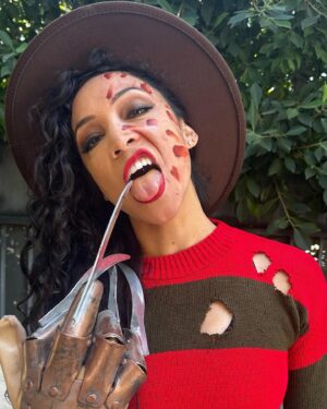 Shontae Saldana Instagram - “Wake up! You should only choose what chooses you. Know your worth… and never sleep again.”
-Taesty D!
•
Thank you @mccrackenmixes for doin’ ma face 😜🔥🔪 Y’all be safe out there this weekend!
•
#freddykrueger #horror #freddyscomingforyou #dream #scary #halloween #october #halloweenparty #party #shots #trending #nightmareonelmstreet #beautiful #mua #makeup #specialeffects #knife #knives #happy #happiness #costume #costumeparty #hot #love #inspiration #motivation #latina #movie #scarymovie #trendingnow