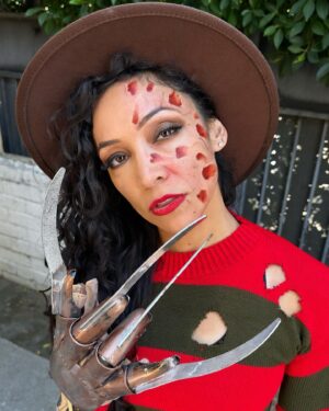 Shontae Saldana Instagram - “Wake up! You should only choose what chooses you. Know your worth… and never sleep again.”
-Taesty D!
•
Thank you @mccrackenmixes for doin’ ma face 😜🔥🔪 Y’all be safe out there this weekend!
•
#freddykrueger #horror #freddyscomingforyou #dream #scary #halloween #october #halloweenparty #party #shots #trending #nightmareonelmstreet #beautiful #mua #makeup #specialeffects #knife #knives #happy #happiness #costume #costumeparty #hot #love #inspiration #motivation #latina #movie #scarymovie #trendingnow