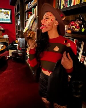 Shontae Saldana Instagram - “Wake up! You should only choose what chooses you. Know your worth… and never sleep again.”
-Taesty D!
•
Thank you @mccrackenmixes for doin’ ma face 😜🔥🔪 Y’all be safe out there this weekend!
•
#freddykrueger #horror #freddyscomingforyou #dream #scary #halloween #october #halloweenparty #party #shots #trending #nightmareonelmstreet #beautiful #mua #makeup #specialeffects #knife #knives #happy #happiness #costume #costumeparty #hot #love #inspiration #motivation #latina #movie #scarymovie #trendingnow