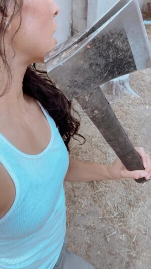 Shontae Saldana Instagram - “I am what I am.”
-The Universe 
•
@moshouseofaxe @prideofgypsies 
•
#energy #axethrowing #sport #workout #fitness #artist #actress #jasonmomoa #taestydanger #trickshots #trickshot #axe #axes #reels #trending #trendingvideos #gratitude #blessed #talent #inspiration #motivation #life #goodvibes #music #thursday #friends #inspirationalquotes #selflove #music #cool