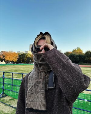 Shoot Mori Instagram - 🍂🍁🧥🧶🧣

こういう服装好き？👀
FENDIさんから頂いたマフラー🧣
可愛すぎる！😎

#PR
#FENDI