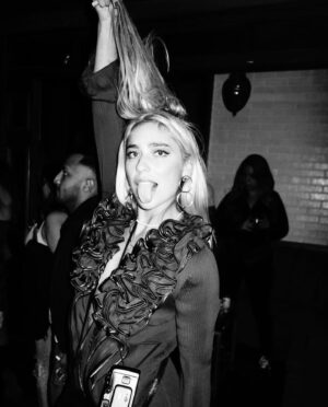 Shoshana Bush Instagram - 😜 2023 I’m ready for you bb 📸 by @frankieinglese