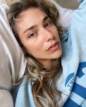 Shoshana Bush Instagram - Praying the phone doesn’t fall on my face