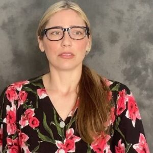 Shoshana Bush Instagram - I told my dad I wanted to quit acting and he said I was crazy. The truth is, it’s a hard life to sustain while keeping your mental health stable and strong. These are glimpses of auditions I’ve either never heard back from, went as straight offers to celebrities, or spent $250 on a 1 hr coaching to then be told the project is shelved. Some of these have no one in the room and I’m making eye contact with a wall I’m supposed to have chemistry with, while others I’ve had less than 24hrs to prepare with 12 pages of sides. And there are certainly the ones Ive had enough time with, did a proud job doing and I just wasn’t the one. It’s fucking tough guys. So really this is a nod to my fellow actors that keep being told no and are doing great work and just haven’t had their shot. I’m grateful I get to have fun bringing these characters to life as my job and shout out to my boys @ajuliomacias @mr_georgeelliott @brandonxhowell @petepoznanski @jared_schwartz_50 and my girl @ashleyelainewilson who put me on tape and who have dealt with my neuroses to get the perfect take. I love you guys so much. And to all the characters I’ve brought to life and had to let go. I love you too…even if I got to be in your shoes for just a moment. 🎭