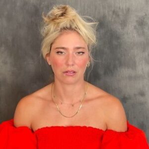 Shoshana Bush Instagram - I told my dad I wanted to quit acting and he said I was crazy. The truth is, it’s a hard life to sustain while keeping your mental health stable and strong. These are glimpses of auditions I’ve either never heard back from, went as straight offers to celebrities, or spent $250 on a 1 hr coaching to then be told the project is shelved. Some of these have no one in the room and I’m making eye contact with a wall I’m supposed to have chemistry with, while others I’ve had less than 24hrs to prepare with 12 pages of sides. And there are certainly the ones Ive had enough time with, did a proud job doing and I just wasn’t the one. It’s fucking tough guys. So really this is a nod to my fellow actors that keep being told no and are doing great work and just haven’t had their shot. I’m grateful I get to have fun bringing these characters to life as my job and shout out to my boys @ajuliomacias @mr_georgeelliott @brandonxhowell @petepoznanski @jared_schwartz_50 and my girl @ashleyelainewilson who put me on tape and who have dealt with my neuroses to get the perfect take. I love you guys so much. And to all the characters I’ve brought to life and had to let go. I love you too…even if I got to be in your shoes for just a moment. 🎭