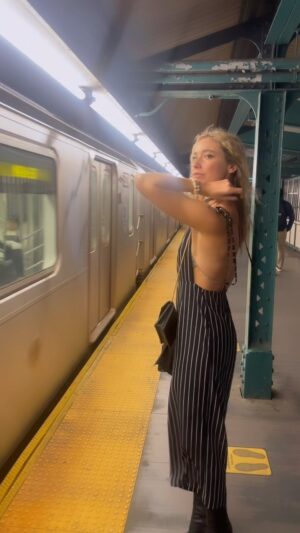 Shoshana Bush Instagram - 