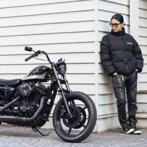 Shota Matsuda Instagram - 信号待ちとか高速の上走ってる時、なんかいろいろ考え事するんだけど、バイク降りた後、考えてた事忘れてスッキリしてんだよな🤫

バイクのこと話せて楽しかった
ありがとう！
@humongous_custom_cycles 
@club_harley.jp 

CLUB HARLEY 別冊　I LOVE SPORTSTER 2022
1/31発売