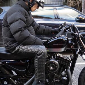 Shota Matsuda Instagram - 信号待ちとか高速の上走ってる時、なんかいろいろ考え事するんだけど、バイク降りた後、考えてた事忘れてスッキリしてんだよな🤫

バイクのこと話せて楽しかった
ありがとう！
@humongous_custom_cycles 
@club_harley.jp 

CLUB HARLEY 別冊　I LOVE SPORTSTER 2022
1/31発売