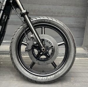 Shota Matsuda Instagram - I’m so grateful to @humongous_custom_cycles and @sin_takizawa thank you so much. This is the very first time to build a Harley-Davidson for me. She is so clean and peaceful. One of my dream came true!

初めてのハーレー🤘🏻
嬉しいなホント
#クリスマスプレゼント
Photo taken by @sin_takizawa