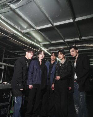 Shou Lou Instagram - 謝謝 @hit_fm_taiwan 
很喜歡這個舞台
每位歌手都為了演出投入超多心力

希望你們也喜歡這次的演出
不管是與 @patrickbrasca 還是 @w0lfs.official 
我們都很盡心準備不一樣的舞台

Hito 最具號召力歌手 婁峻碩 ✅
Hito 最佳團體 W0LF(S) ✅