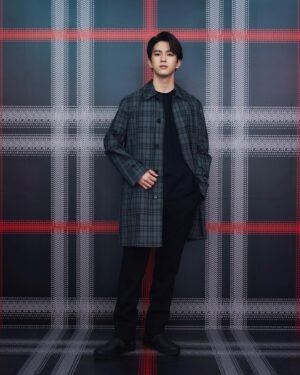 Shouma Kai Instagram - Burberry & Pop Trading Company
ローンチパーティー。

光るジャケット✨

#BurberryPop
#PR