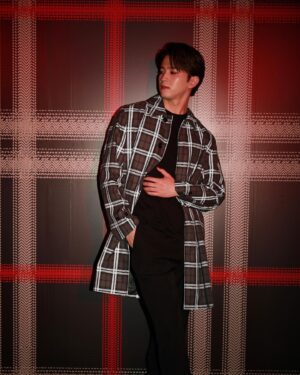 Shouma Kai Instagram - Burberry & Pop Trading Company
ローンチパーティー。

光るジャケット✨

#BurberryPop
#PR