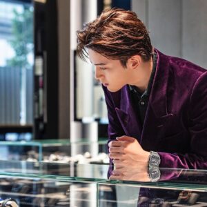 Shouma Kai Instagram - ウブロ銀座ブティックで着用させていただいたのは、世界限定100本のオンライン限定モデル『スピリット オブ ビッグ・バン エッセンシャル グレー』です。 

見た瞬間「かっこいい！！」とつい声が漏れてしまいました。
チタンで作られており、デザインもメカ的で、男心をくすぐられます。 
全く飽きの来ないトレンドを超越した最高の一本でした。

#Hublot 
#ウブロ
#PR