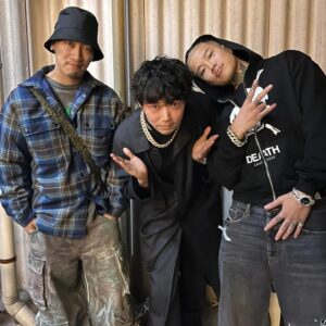 Show Kasamatsu Instagram - 二人のチェーンを付けてもらいました。
ビンゴくんはトウキョウバイスの佐藤ファンみたいです^_^