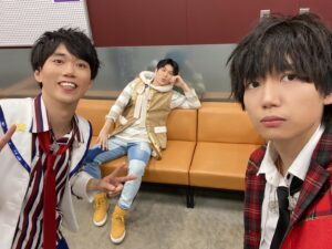 Shoya Chiba Instagram - 日々お世話になってる人たち

#SideM
#高塚智人 
#小林大紀
#深町寿成 
#狩野翔

#浦尾岳大 
#矢野奨吾 
#事務所写真撮ってる矢野氏に突撃

#益山武明
#千葉翔也