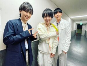 Shoya Chiba Instagram - Paradox Live Dope Show 2023 in幕張メッセ
満員御礼ありがとうございました！

1週間経っても頭から全員曲Rap guerrillaが離れません
まだアーカイブで観られるのでぜひ！

他の人の写真にもたくさん映り込んでます

次はイツキ役の北村諒さんも一緒に出たいですね
LINEではエールを送り合ってました
プレゼントも身につけて行ったし気持ちは1つ。

キャスト全員熱いバイブスで良い1日でした🔥

ロクタらしい歌声と動きが見せられたら良いなと思ってます🍗
#パラライ
#天月 #住谷哲栄 #小林千晃 #古川慎 #中島ヨシキ #矢野奨吾 #寺島惇太 #花江夏樹