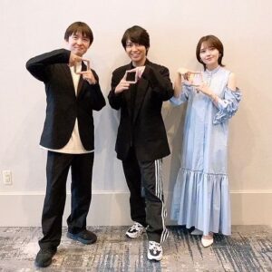 Shoya Chiba Instagram - Thank you Anime EXPO!!🟦
BLUE BOX PANEL was a space full of love!🟦

#アニメエキスポ
#人生初　
#サンキューロサンゼルス
#アオのハコ
#2000人近くの人とアオハコポーズ
#放送は10月から

#捕まえた浦くん
#恋しまもありがとう
#animeexpo