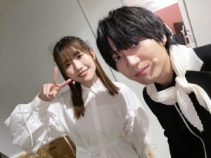 Shoya Chiba Instagram - エイティシックス朗読劇ありがとうございました！
終演直後やり切った顔📸

アーカイブと、
今日は22時から振り返りニコ生もよろしくです

何度演じても心強い皆さん。
これからもこのメンバーで頑張ろうー！
#エイティシックス
#長谷川育美
#山下誠一郎
#藤原夏海
#早見沙織
#鈴代紗弓

#先生方から色紙をいただいて満面の笑み千葉翔也