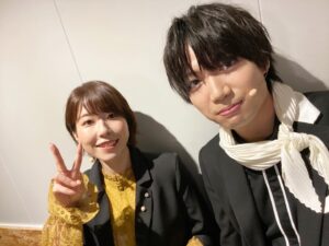 Shoya Chiba Instagram - エイティシックス朗読劇ありがとうございました！
終演直後やり切った顔📸

アーカイブと、
今日は22時から振り返りニコ生もよろしくです

何度演じても心強い皆さん。
これからもこのメンバーで頑張ろうー！
#エイティシックス
#長谷川育美
#山下誠一郎
#藤原夏海
#早見沙織
#鈴代紗弓

#先生方から色紙をいただいて満面の笑み千葉翔也