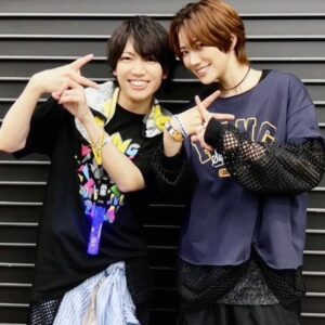 Shoya Chiba Instagram - KING SUPER LIVE 2024 DAY2
ありがとうございました！Blessingを沢山の方に聴いていただけて、最高に嬉しかったです！！

ステージに立つ先輩達
最高に素敵で、かっこよくて楽しくて、圧倒的で
僕からは誰にも声かけられない状態だったんですが…笑

優しく気さくに声をかけてくださって写真撮っちゃいました。本当に嬉しかったです。
こんなにすごい方々が「仲間」だと言ってくれた事を胸に活動していきます。
その言葉に恥じぬよう、
見てくださった方々が返してくれた歓声に応えるべく
これからひたすら頑張っていきます！！

色々と明日の生配信で話したいと思います！
初めての方も待ってます！

#キンスパ
#写真の謎はどこかで

#angela さん
#愛美 さん
#蒼井翔太 さん
#上坂すみれ さん
#内田雄馬 さん
#七海ひろき さん
#水樹奈々 さん
#水瀬いのり さん