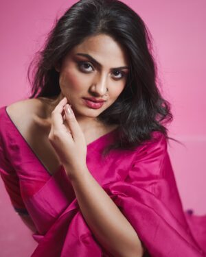 Shritama Mukherjee Instagram - What’s the story behind the tattoo??? 🤔🩷

[lifestyle, beauty, saree, lifestyle creator, actor, artist, celebrity life, fashion, natural beauty, travel, content creator]
