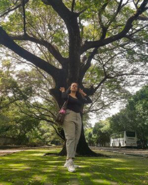Shruthi Narayanan Instagram - Happy new year folks.. 
Had an amazing 2023 wishing for a amazing 2024 ahead.. 
.
.
📍
New year | 2k24 | Insta Influencer | Actress | Model |
.
.
#flauntingtheflaws🌈 #instagood #instafamous #influencer #model #fyp #trendingnow
