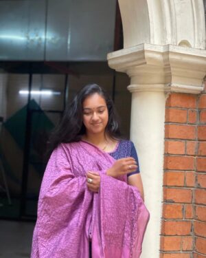 Shruthi Narayanan Instagram - Annal mele panithuli 🔮💜