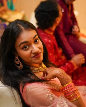 Shruthi Narayanan Instagram - Random dump of my life situations..
.
.
#shruthinarayanan #vidhya #siragadikkaaasai #vijaytelevison #actress #life #explorepage #fyp #trending