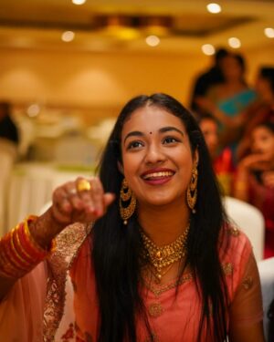 Shruthi Narayanan Instagram - Random dump of my life situations..
.
.
#shruthinarayanan #vidhya #siragadikkaaasai #vijaytelevison #actress #life #explorepage #fyp #trending