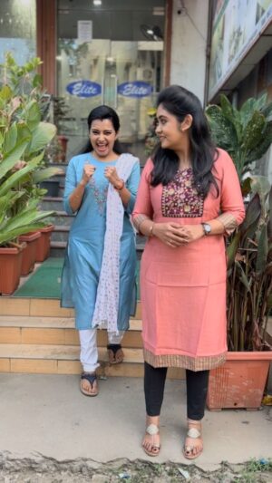 Shruthi Raj Instagram - Come on come on😂😂😂
Reels with my darling @sruthi_shanmuga_priya 🥰🥰🥰