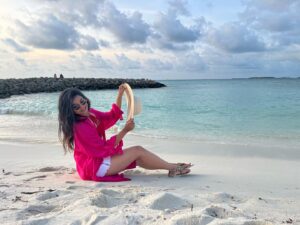 Shubhangi Tambale Instagram - Mentally I am here! 💭
Just following the trend 😉🌊♥️

#maldives #ocean #throwback #mentallyhere