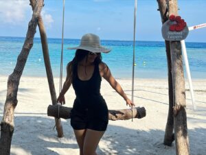 Shubhangi Tambale Instagram - Mentally I am here! 💭
Just following the trend 😉🌊♥️

#maldives #ocean #throwback #mentallyhere