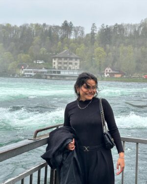 Shubhangi Tambale Instagram - All the way from #switzerland 🍃🌊🇨🇭

One of beautiful and rich countries I have been to 😊
The air is so pure ⛅️
Crystal water 💧 
The land is full of nature 🌈
Cold and clean ❄️
Yet with beautiful people 🙂