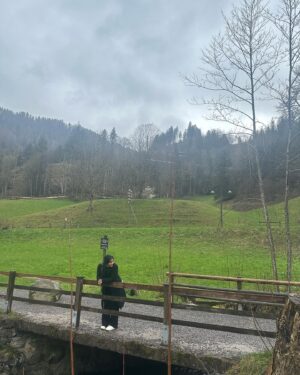 Shubhangi Tambale Instagram - All the way from #switzerland 🍃🌊🇨🇭

One of beautiful and rich countries I have been to 😊
The air is so pure ⛅️
Crystal water 💧 
The land is full of nature 🌈
Cold and clean ❄️
Yet with beautiful people 🙂