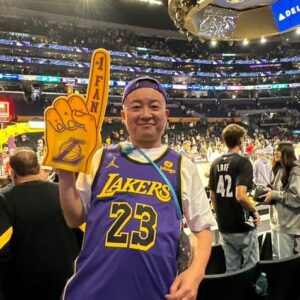 Shun Matsuo Instagram - 大好きになって３０年
はじめて現地でNBAを観戦できました。
感動！
初観戦で八村選手が見れるなんて幸せすぎます。
マジで最高！！
NBA最高！！

@nbajpn 

#FriendsofNBA