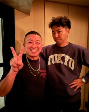 Shun Matsuo Instagram - 綾部さんに会えました。

綾部さん来る前緊張して誰も席に座らず。

同期。