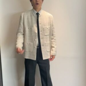 Shunsuke Takeuchi Instagram - 5/31（金）19:00-
TBS 『オオカミ少年 -ハマダ歌謡祭-』
どうぞご覧ください。
 
Hair&Makeup - @kozono_yukari 
Stylist - @__szkmy__ 
Clothes - @taigaigariofficial