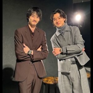 Shuntaro Yanagi Instagram - Merry Christmas 
本日発売のGORTHE2月号で賢人と対談企画をしてます！

#PR
#GOETHE
#HUBLOT
#山﨑賢人
#栁俊太郎