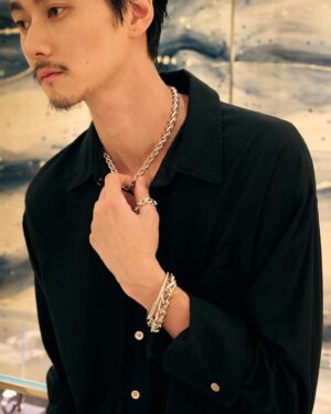 Shuntaro Yanagi Instagram - Tiffany&Co .

本日9月13日(水)ティファニー表参道がグランドオープンしました！
素敵な空間でした！

#PR
@tiffanyandco 
@fashionsnapcom 
#tiffanyandco 
#tiffanyomotesando 
#tiffanypartner 
#栁俊太郎
#柳俊太郎
#shuntaroyanagi