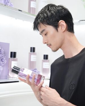 Shuntaro Yanagi Instagram - “メゾン クリスチャン ディオール” が伊勢丹新宿店にオープン！
トバカラーのスモーキーな香りが好きだった！

#PR
@diorbeauty 
@dior
#メゾンクリスチャンディオール
#SupportedByDior
#栁俊太郎
#柳俊太郎
#shuntaroyanagi