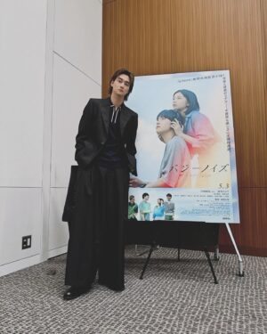 Shuntaro Yanagi Instagram - 映画「バジーノイズ」完成披露試写会に来てくださった皆さんありがとうございました！
公開は5月3日です！お楽しみに〜

#PR
#バジーノイズ
#陸