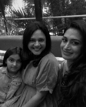 Shwetha Srivatsav Instagram - Took my little one for the very first time to a Fashion show #bangaloretimesfashionweek . I was very sure that she’d vibe with it and was a social butterfly throughout 😍!! @kavyachristopher , catching up with you was such a vibe! Gotta say, you’re the sweetest 🤗❤️!! 
@bangalore_times #2024