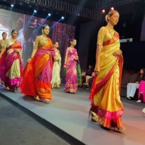 Shwetha Srivatsav Instagram - Took my little one for the very first time to a Fashion show #bangaloretimesfashionweek . I was very sure that she’d vibe with it and was a social butterfly throughout 😍!! @kavyachristopher , catching up with you was such a vibe! Gotta say, you’re the sweetest 🤗❤️!! 
@bangalore_times #2024