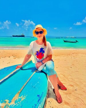 Siân Lloyd Instagram - Tuesday Barbados colours 💙 #blue #turquoise #sand #boat #sun #hat #bluesky #barbados #flipflops